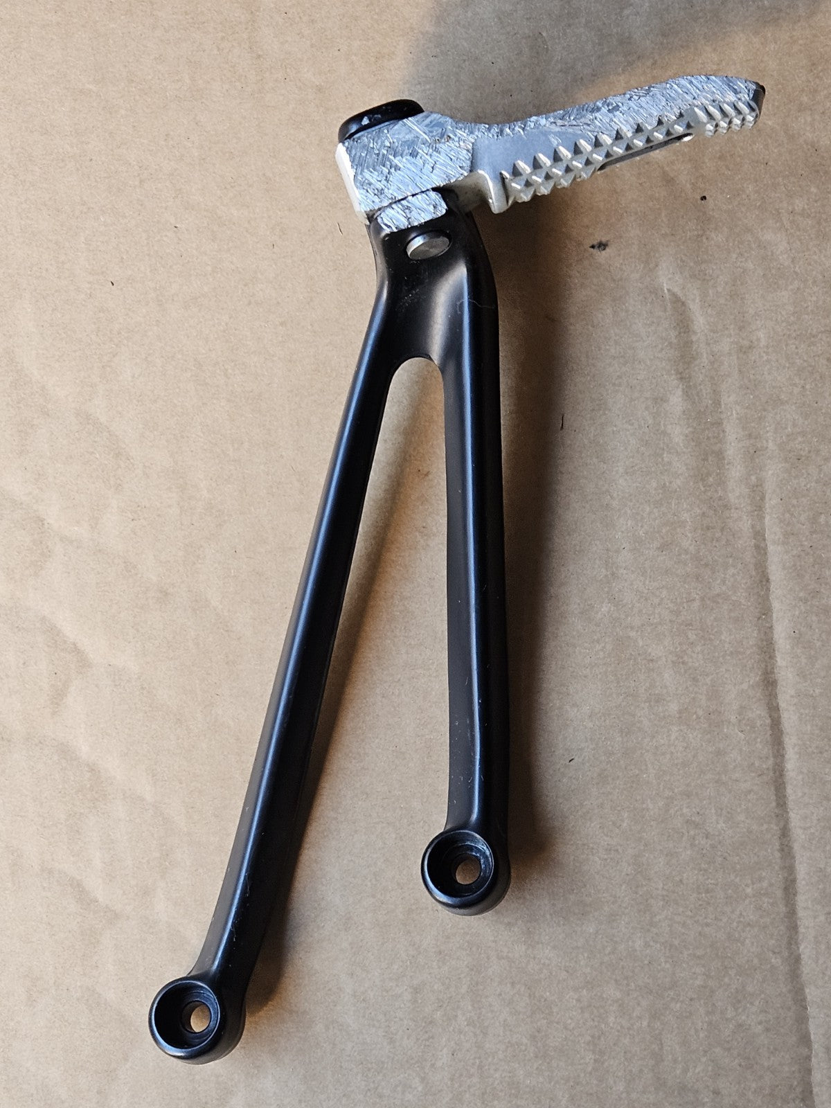 2014 BMW S1000 S1000R OEM Rear Right Passenger Foot Peg Rest & Mount DMG