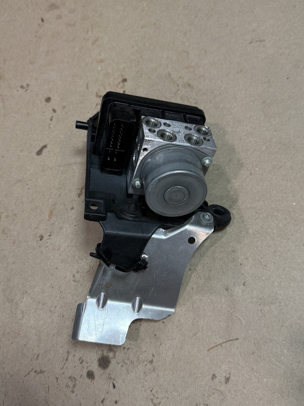 21-24 Aprilia RSV4 1100 Factory OEM ABS Pump Module Unit 2D000589