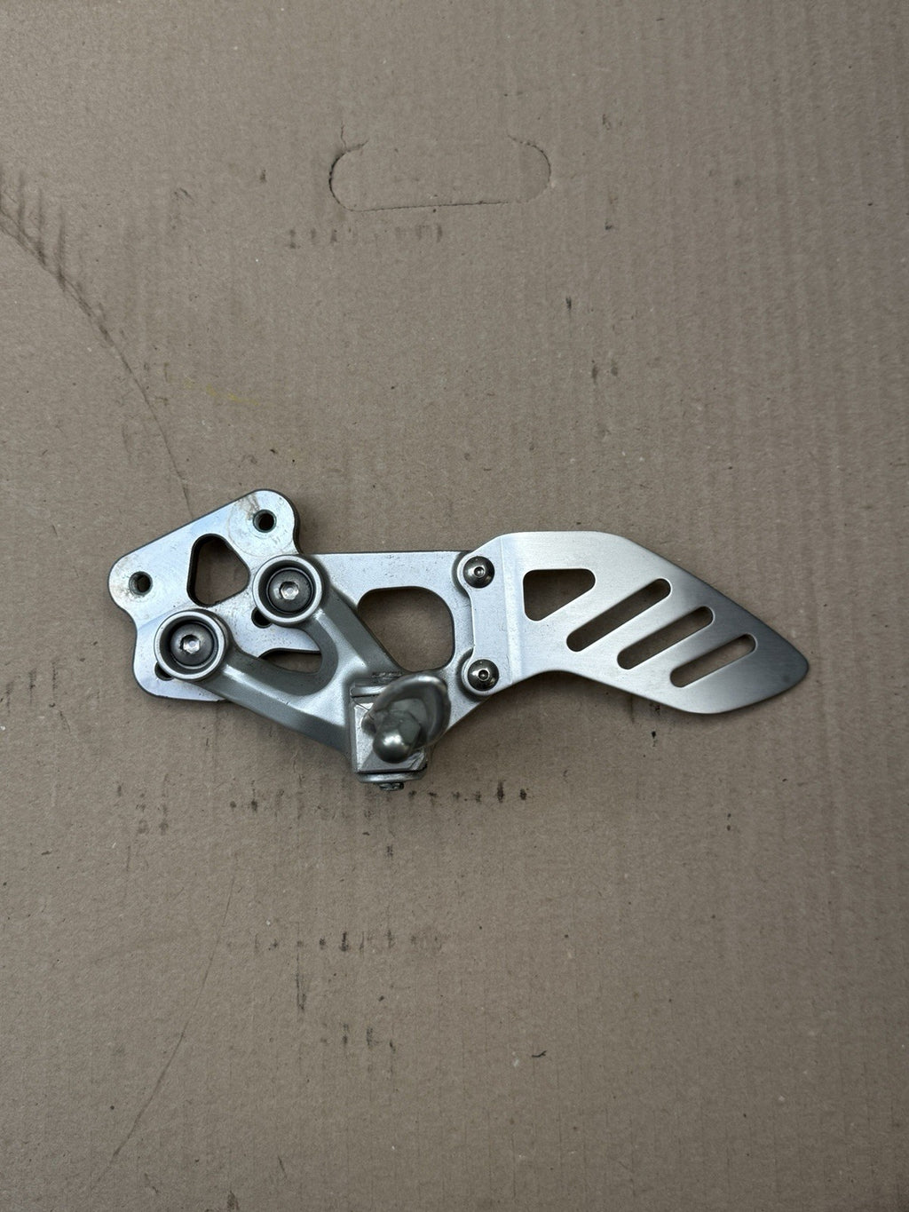 2006-2007 Suzuki GSXR600 GSXR750 OEM Left Rearset Foot Peg Bracket 43521-01H000