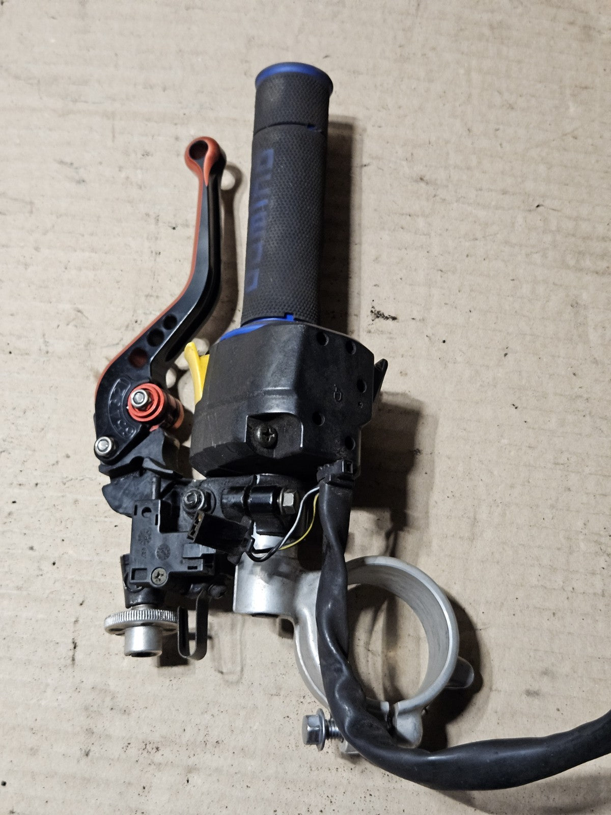 2006-2007 Suzuki GSXR600 GSXR750 OEM Left Clip On Handlebar Switch 56151-01H0114