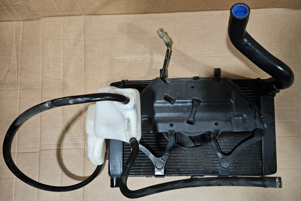 08-16 Honda CB1000R OEM Radiator Cooling Assembly Fan Engine Motor Cooler Unit