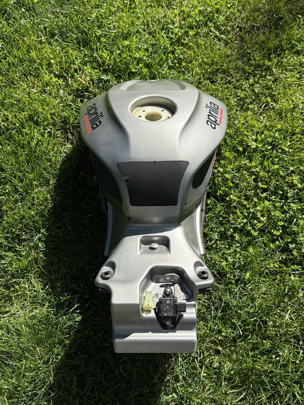 19-24 APRILIA RSV4 1100 OEM GAS TANK FUEL CELL PETROL RESERVOIR Gray Silver