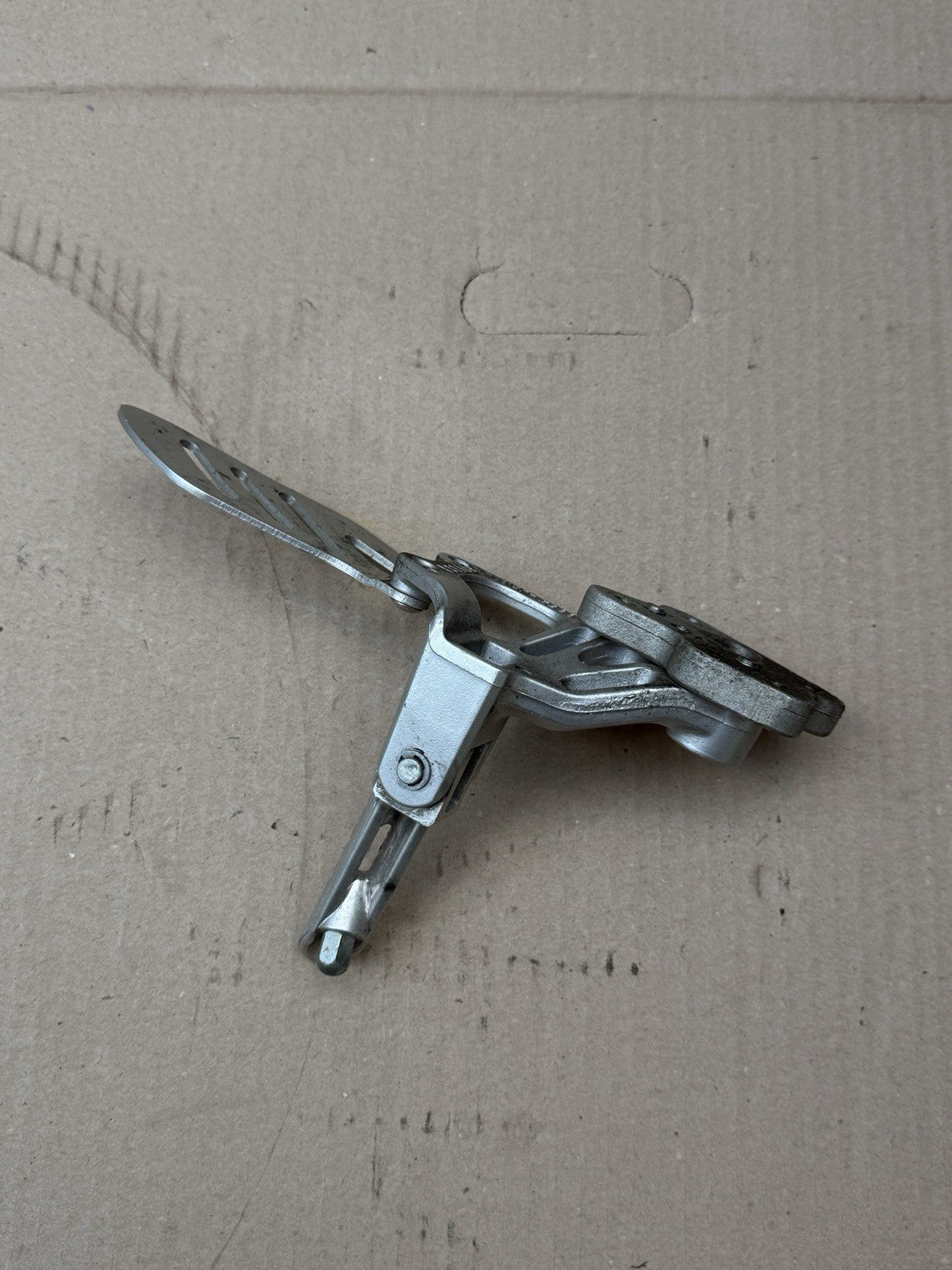 2006-2007 Suzuki GSXR600 GSXR750 OEM Left Rearset Foot Peg Bracket 43521-01H004