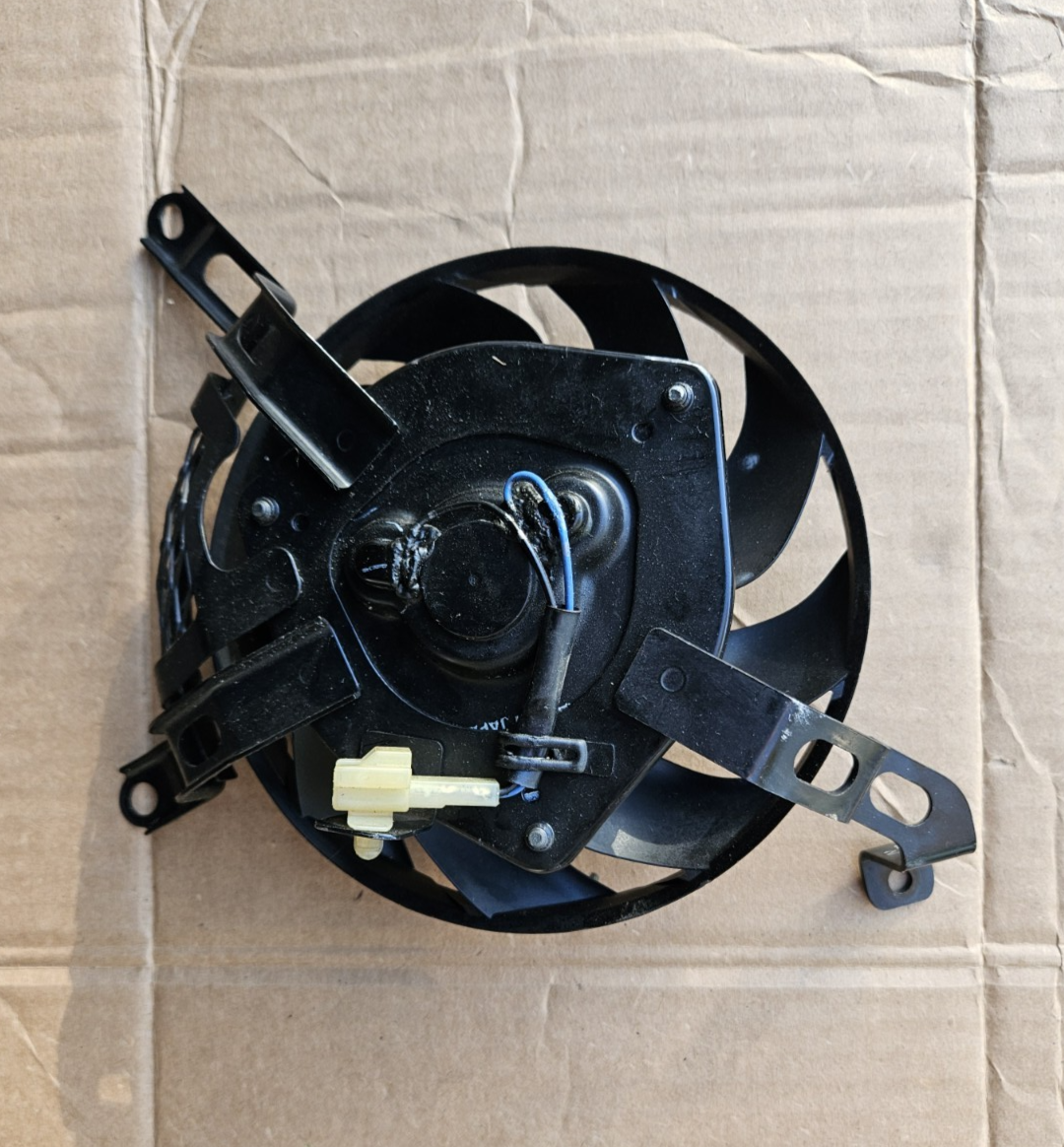 2005 Suzuki GSXR1000 OEM Cooling Fan Assembly Radiator Coolant Water Pump Hose