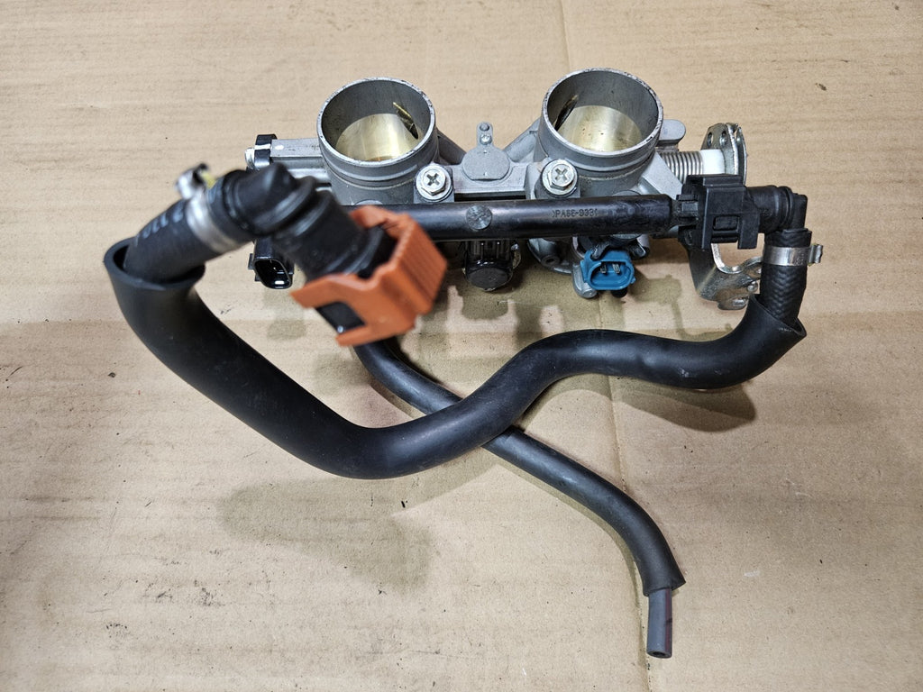 22-25 2022 YAMAHA YZF R7 OEM MAIN FUEL INJECTORS THROTTLE BODIES2