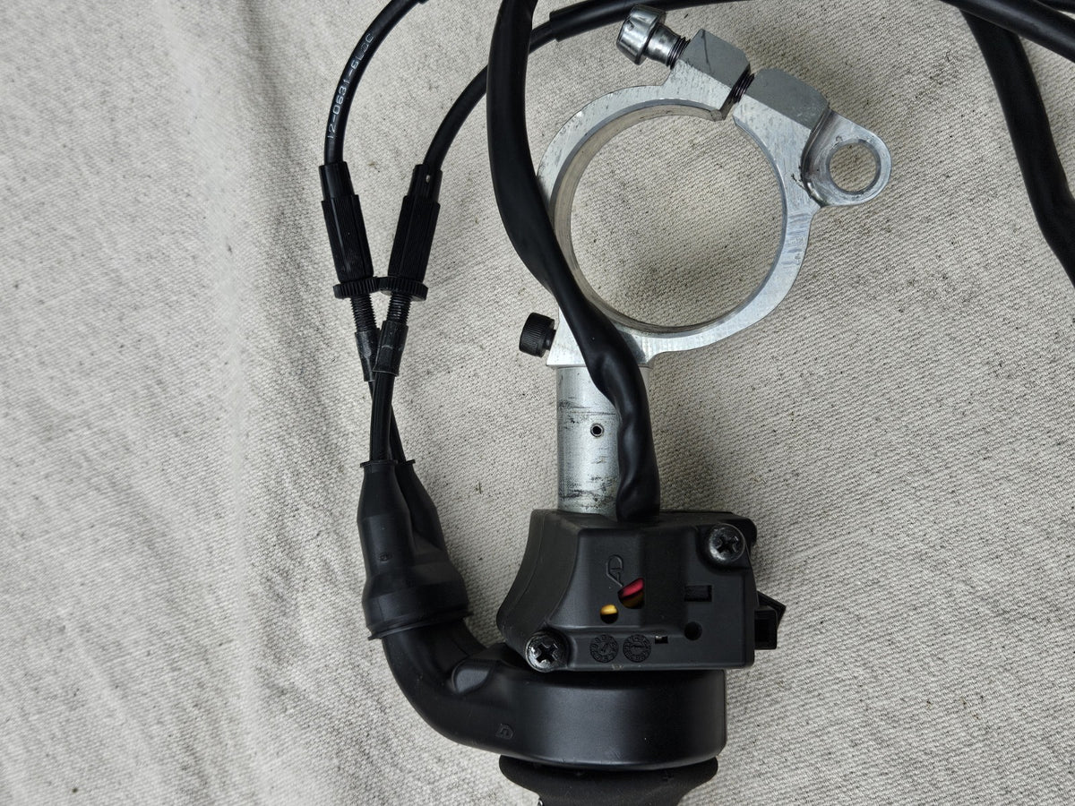 2016-2020 Kawasaki ZX10R ZX10RR OEM RH Right Clip On Handlebar Switch 46091-04225