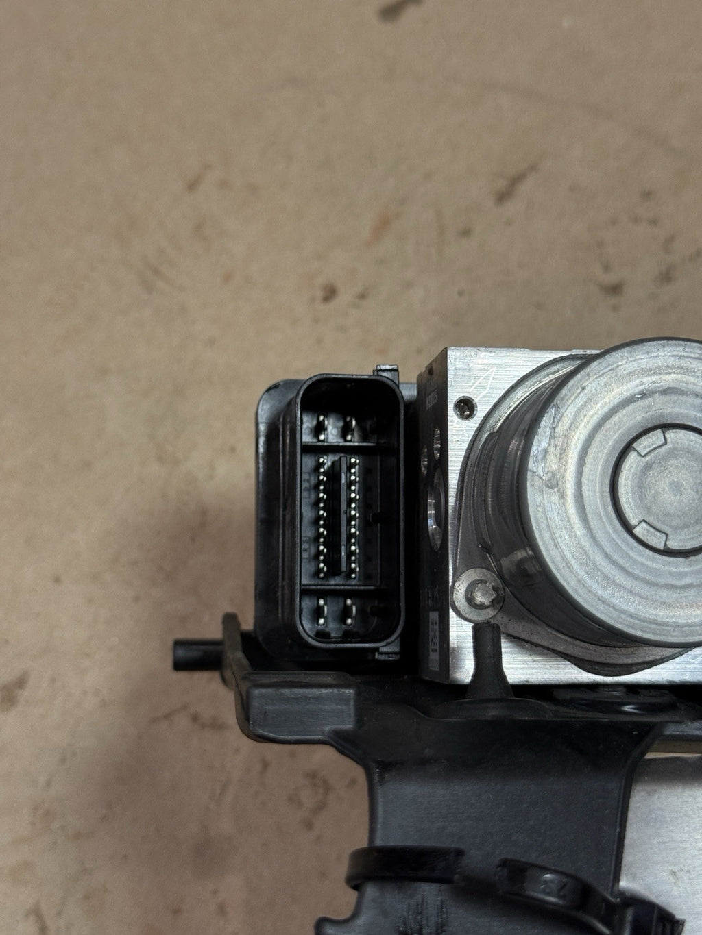 21-24 Aprilia RSV4 1100 Factory OEM ABS Pump Module Unit 2D000589