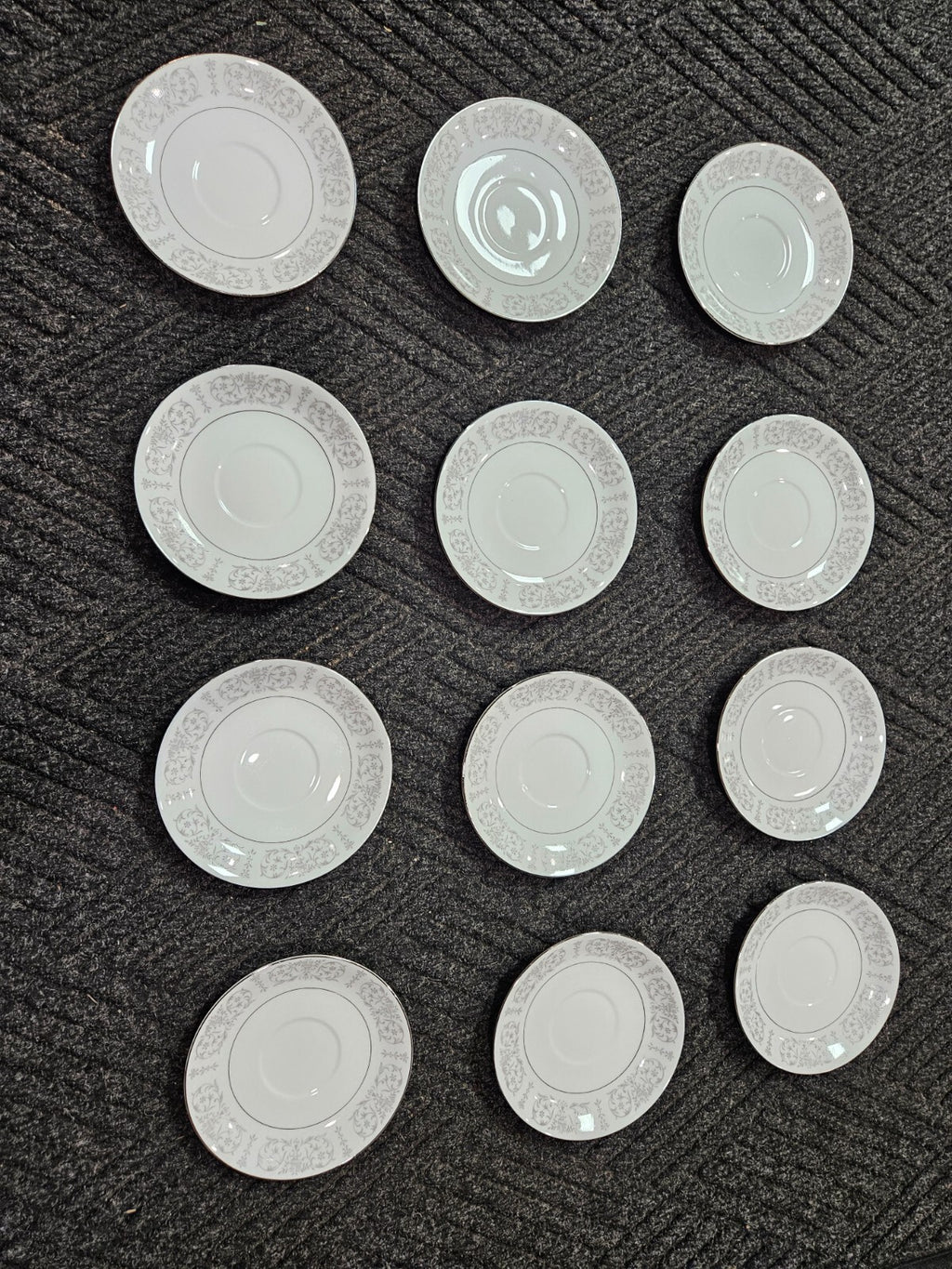 Set of 12 Linden Fine China Versailles TM-1004 Plates 5 7/8" Japan