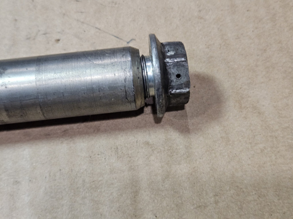 2011 11-25 SUZUKI GSXR600 GSXR750 OEM FRONT WHEEL RIM AXLE PIVOT BOLT1