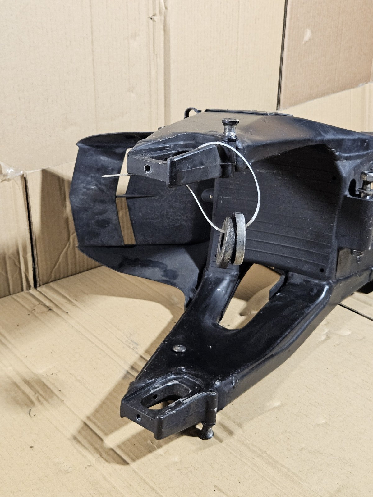08-16 YAMAHA YZF R6 R6R YZFR6 REAR SWINGARM BACK SUSPENSION SWING ARM OEM15