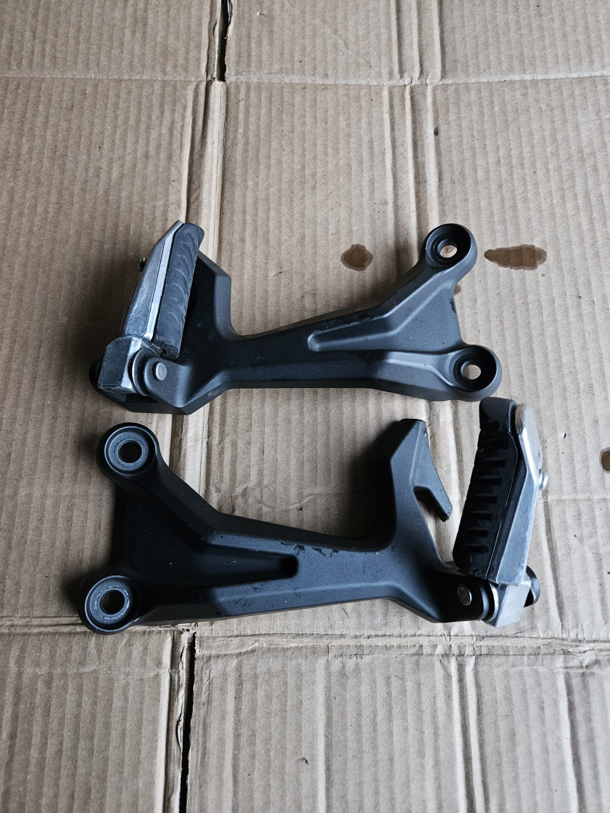 17-21 Kawasaki Ninja 650 Z650 OEM Passenger Foot Peg Bracket Pair 35063-1350-18R0