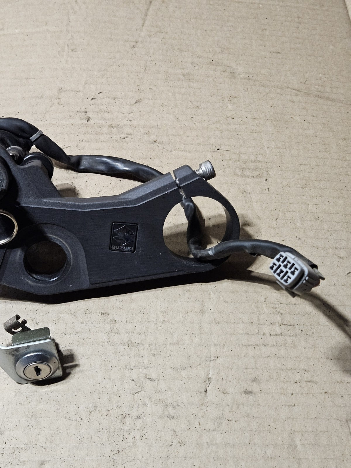 2006-2007 Suzuki GSXR600 GSXR750 OEM Ignition Lockset Key Top Clamp 37100-41G104
