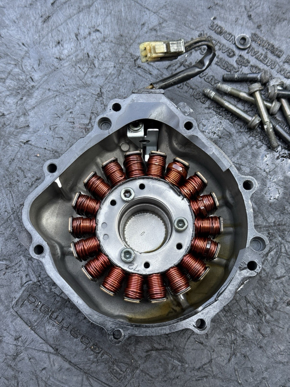 2000-2003 Suzuki GSXR750 OEM Stator Magneto Generator Engine Side Cover Assembly4