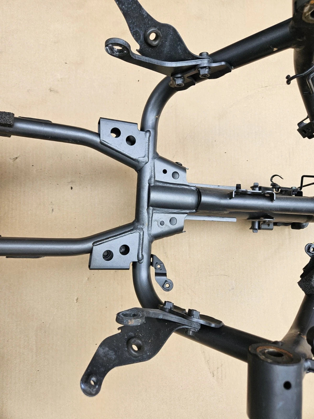 2022-2025 Yamaha YZF R7 OEM Main Frame Chassis CLN Road Ready Straight NO DAMAGE11