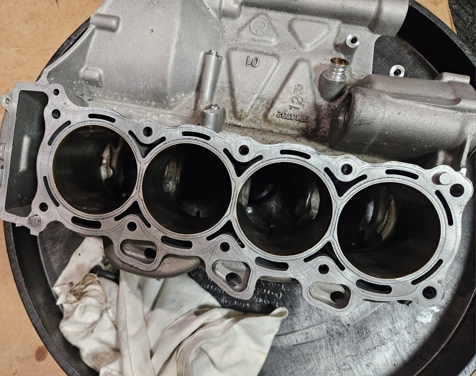 15-19 2015 BMW S1000RR HP4 OEM Crankcase Engine Block Cases Bottom End