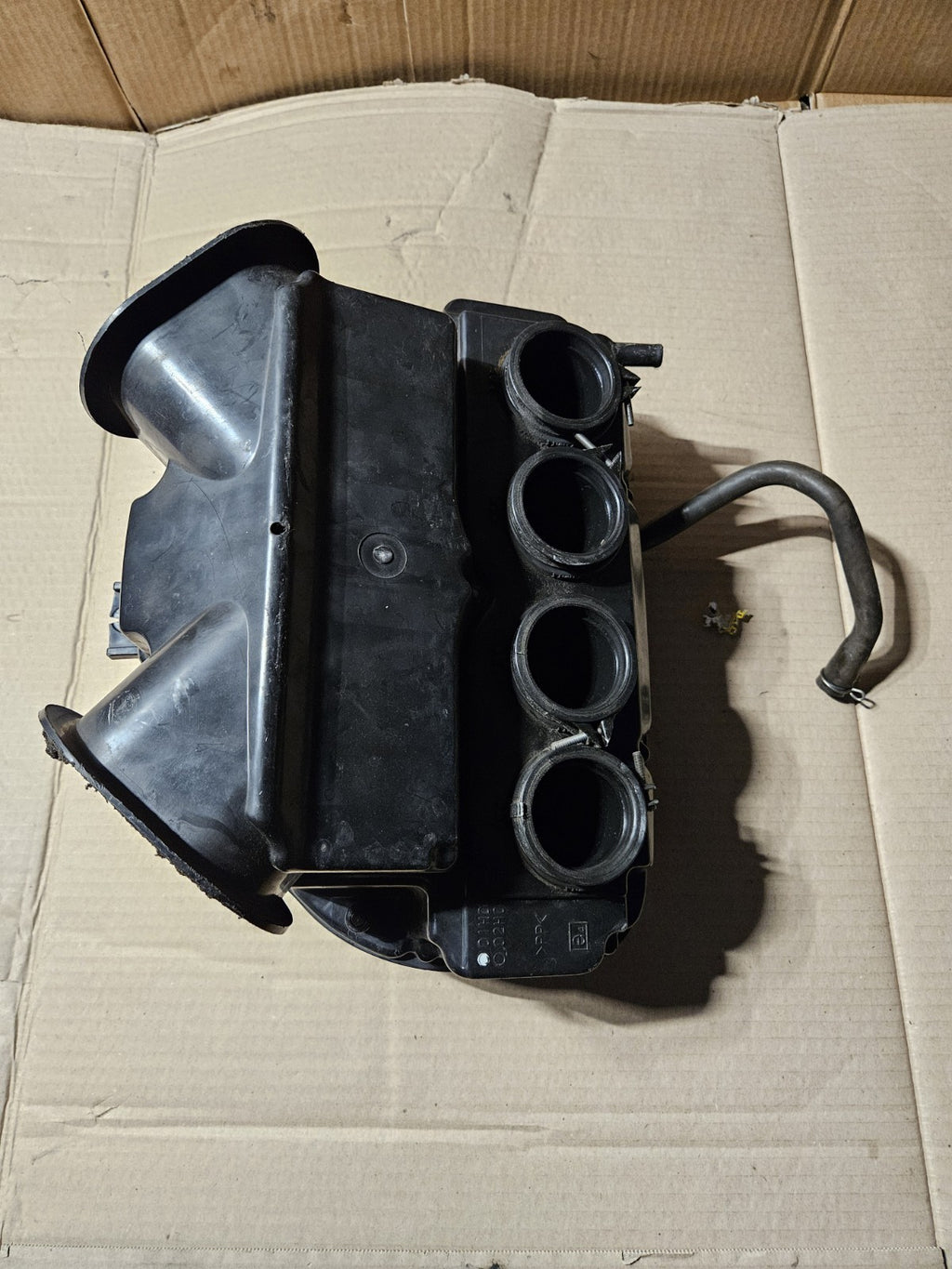 2006-2007 Suzuki GSXR600 GSX-R600 K6 K7 OEM Air Box Cleaner Housing 13700-01H0112