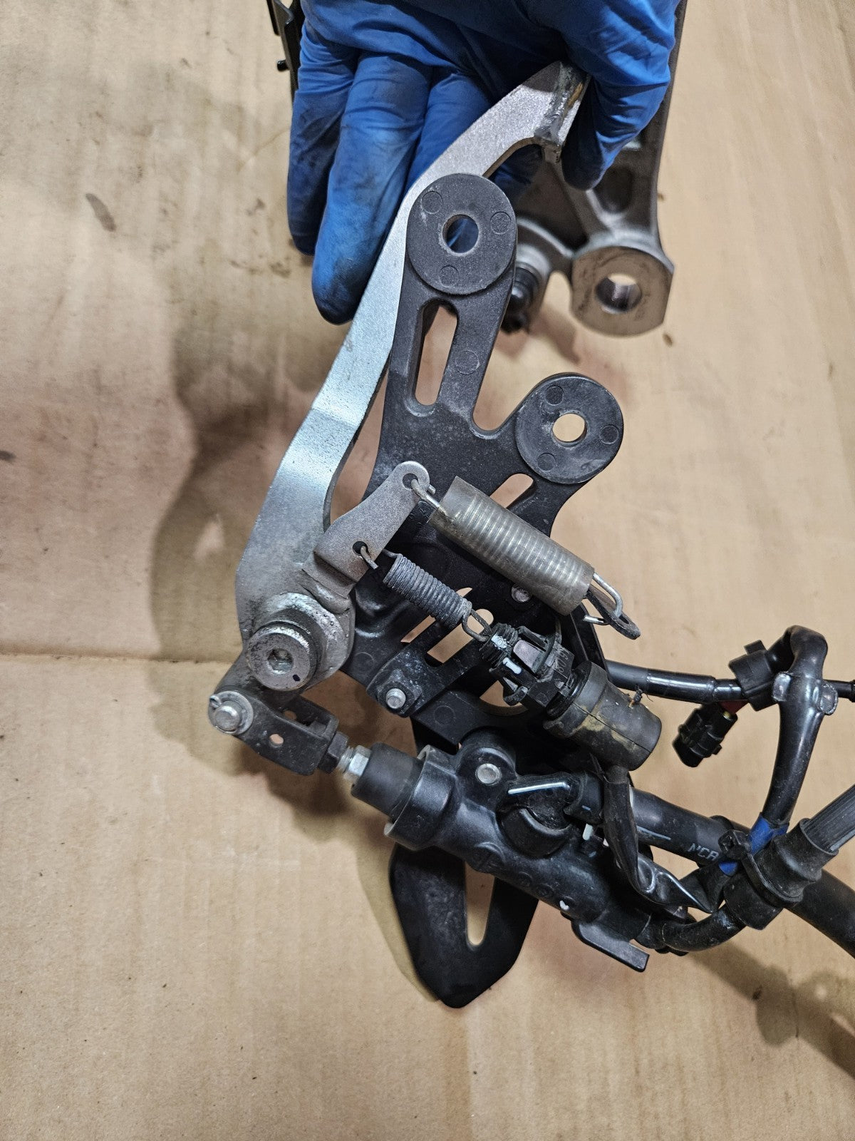 Yamaha YZF R7 OEM Rear Brake Caliper Rearset Pedal Lever Bracket 2022-202510
