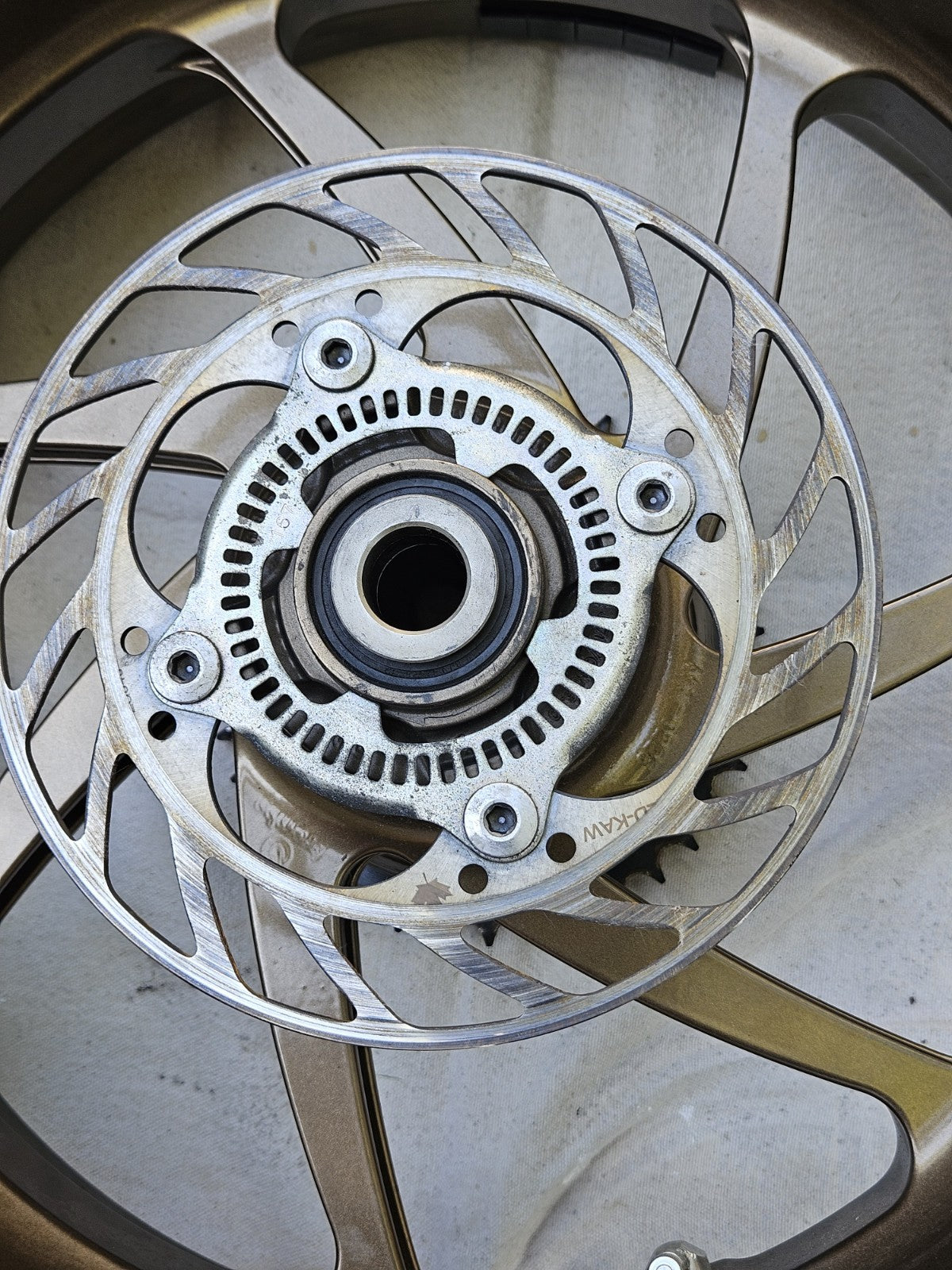 KAWASAKI NINJA ZX10RR ZX10R Marchesini FORGED REAR WHEEL RIM GOLD BRONZE1