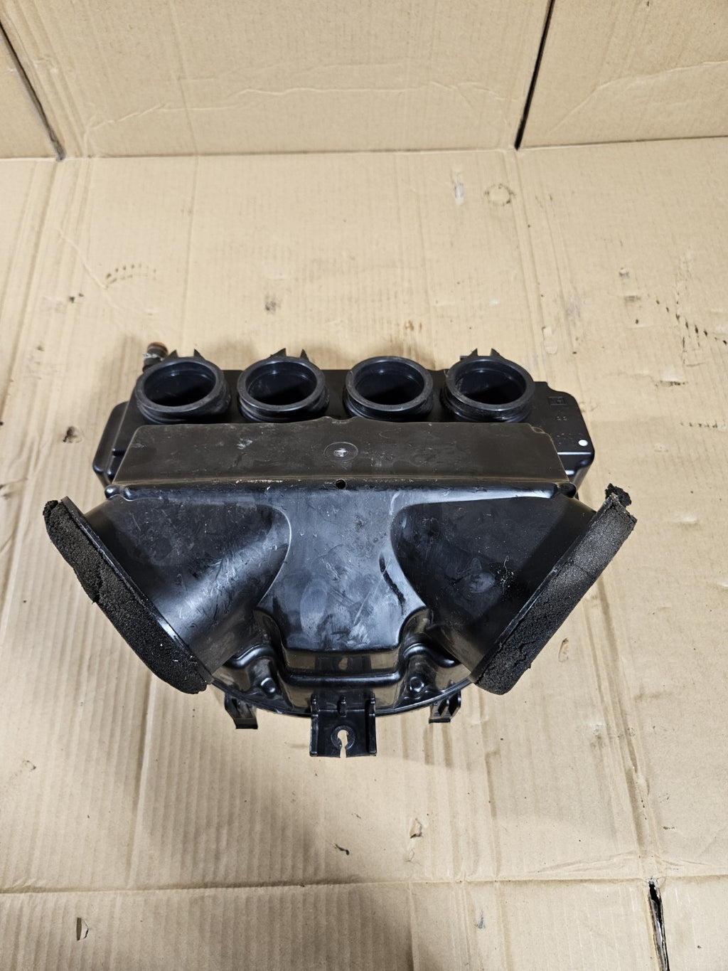 2006 Suzuki GSXR600 Airbox Partial OEM 1370001H01 2006-2007 Genuine Intake 4