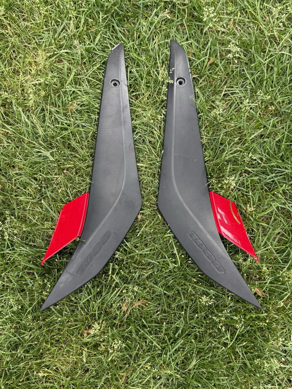 2017-2024 Suzuki GSXR1000 GSXR1000R OEM Gas Fuel Tank Side Covers Panels Red L&R