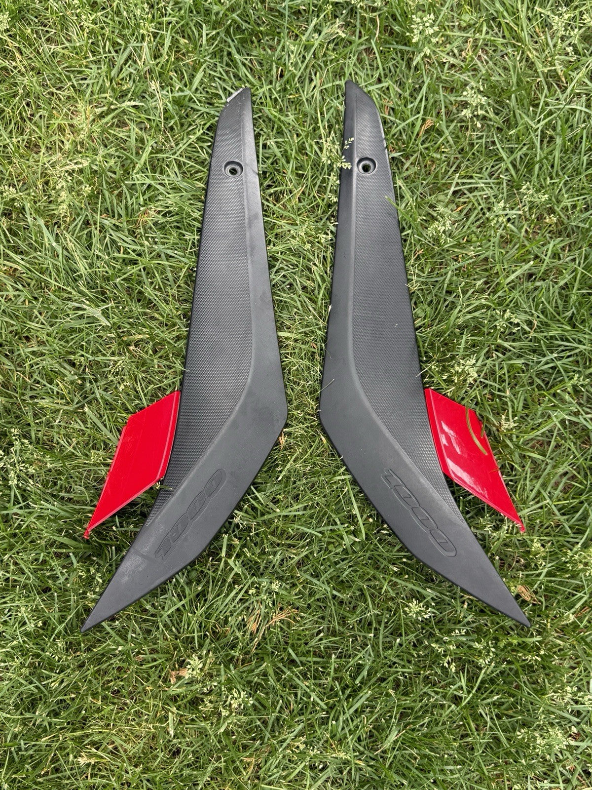 2017-2024 Suzuki GSXR1000 GSXR1000R OEM Gas Fuel Tank Side Covers Panels Red L&R