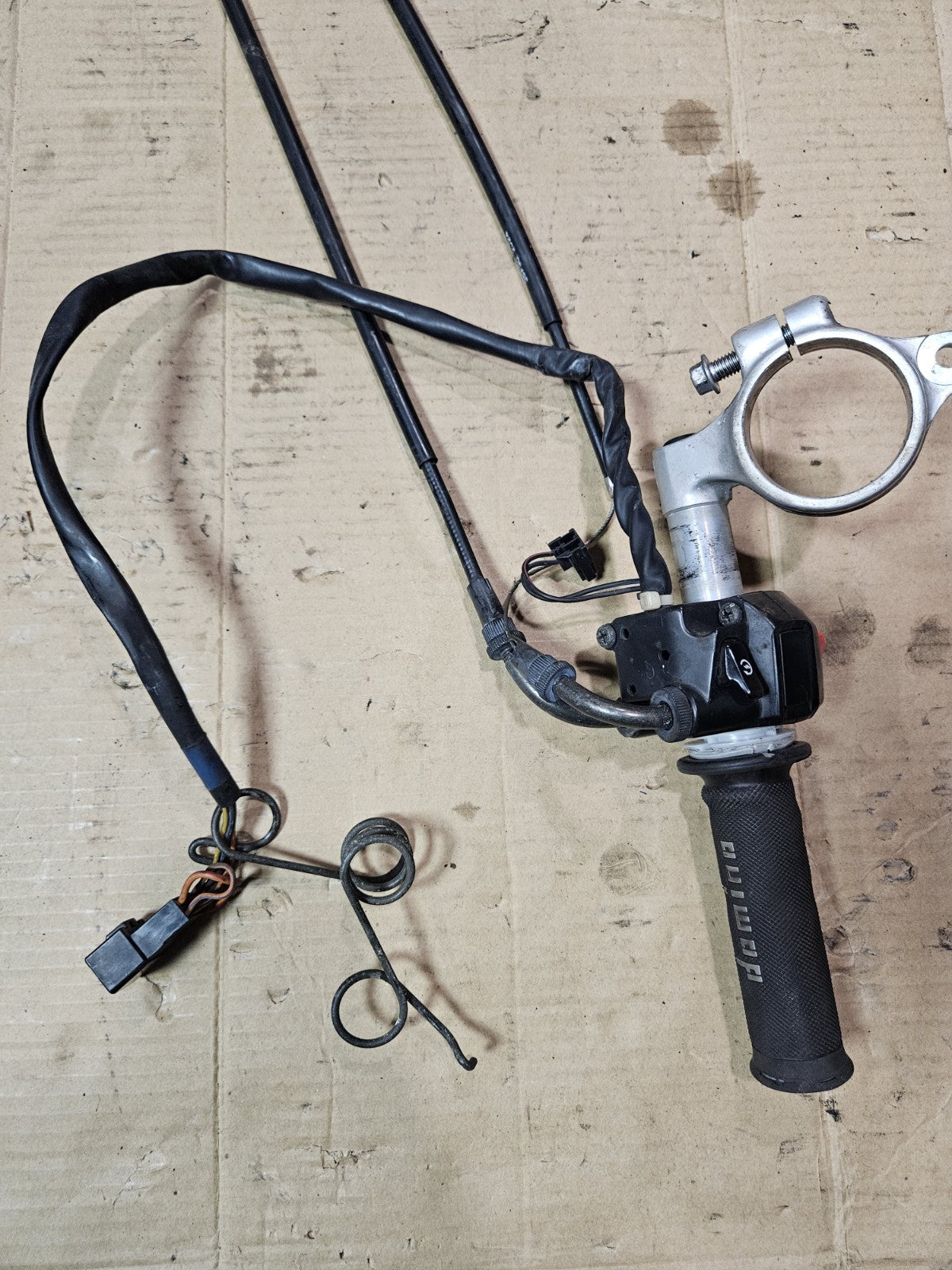  00-03 SUZUKI GSXR 750 OEM RIGHT CLIP ON HANDLEBAR W SWITCHES 37200-27E31