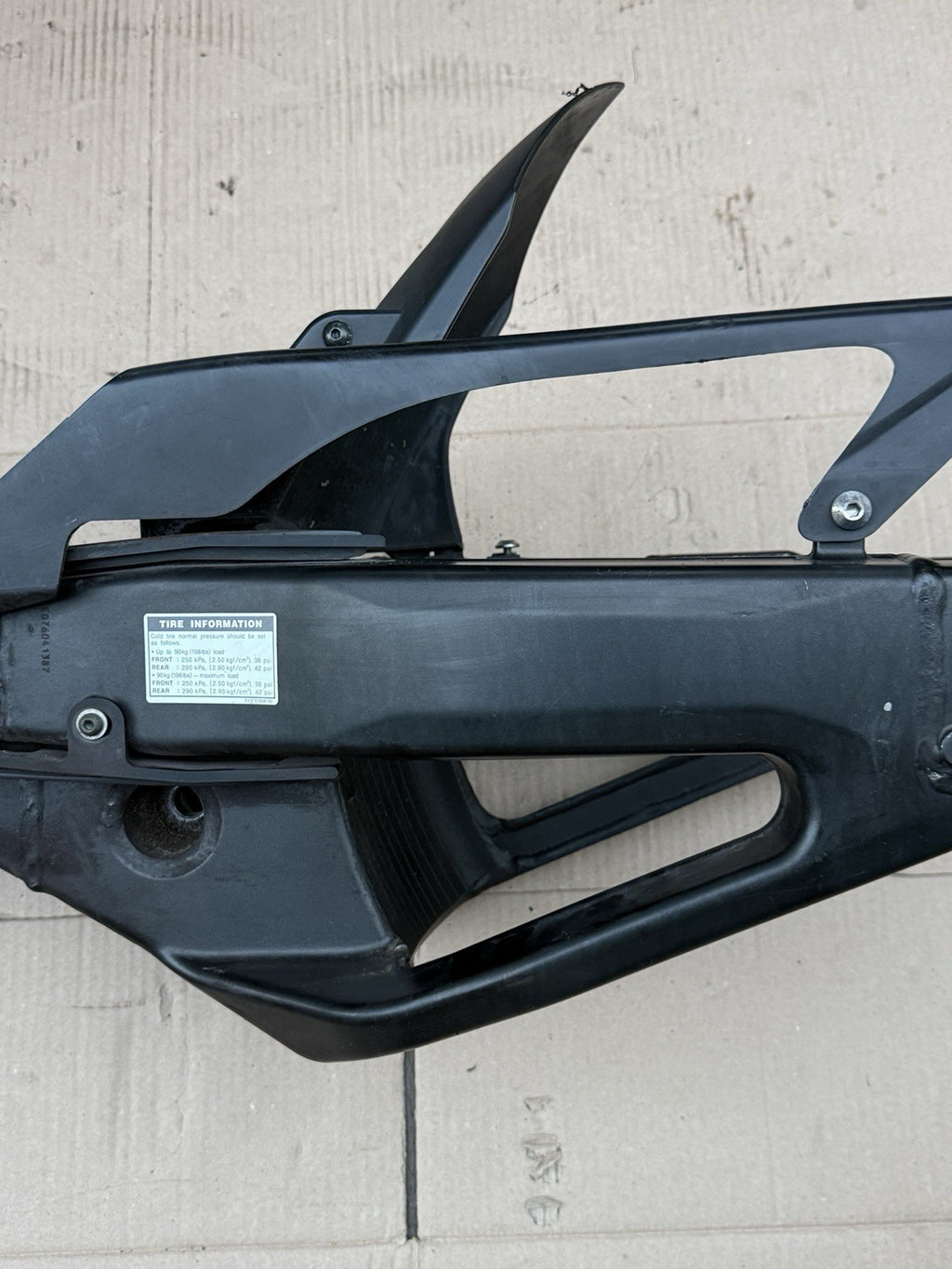 07-08 Yamaha YZF-R1 Straight OEM Rear Suspension Swingarm - Back Arm Frame16