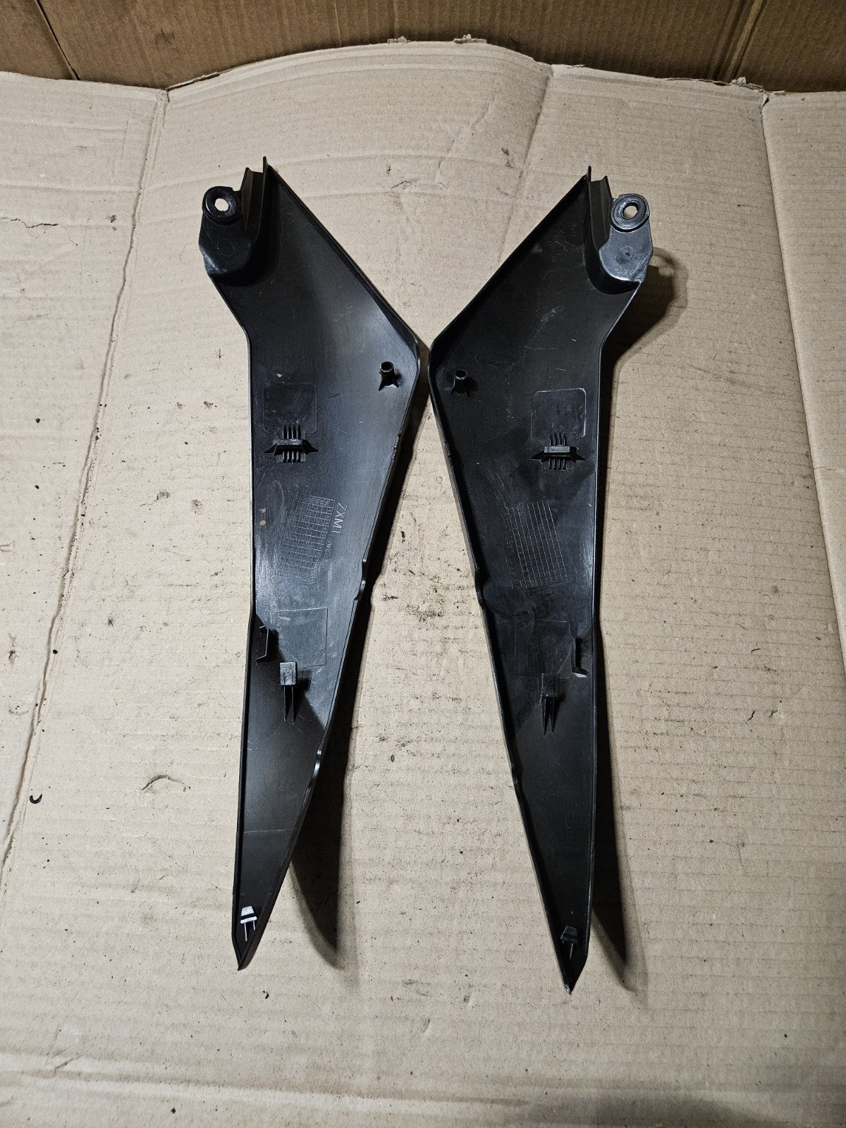 2008-2016 Yamaha YZF-R6 R6 OEM Fuel Tank Side Covers Panels Pair 13S-24106-00-008