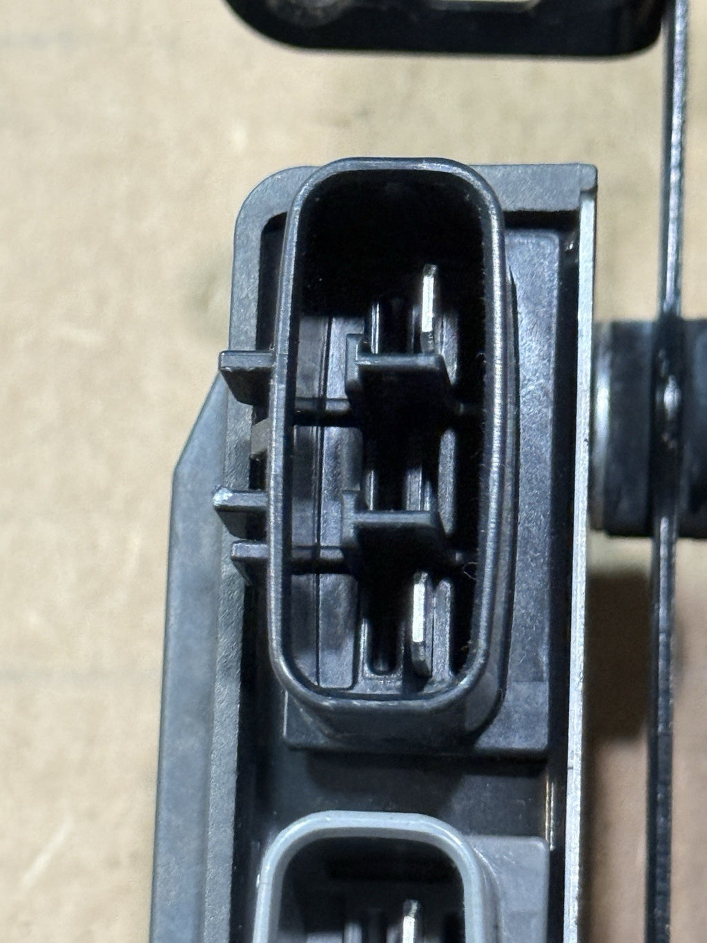 19-23 Kawasaki Ninja ZX6R 636 OEM Voltage Regulator Rectifier Bracket 21066-075610