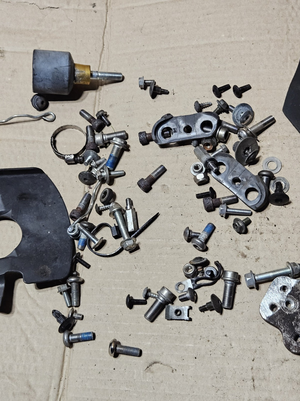 2006-2007 Suzuki GSXR600 GSXR750 GSX-R 600 750 OEM Bolts Brackets Hardware Lot3