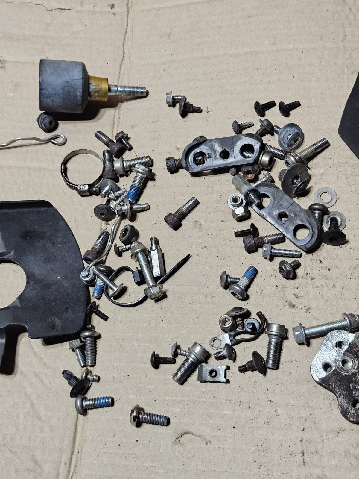 2006-2007 Suzuki GSXR600 GSXR750 GSX-R 600 750 OEM Bolts Brackets Hardware Lot3