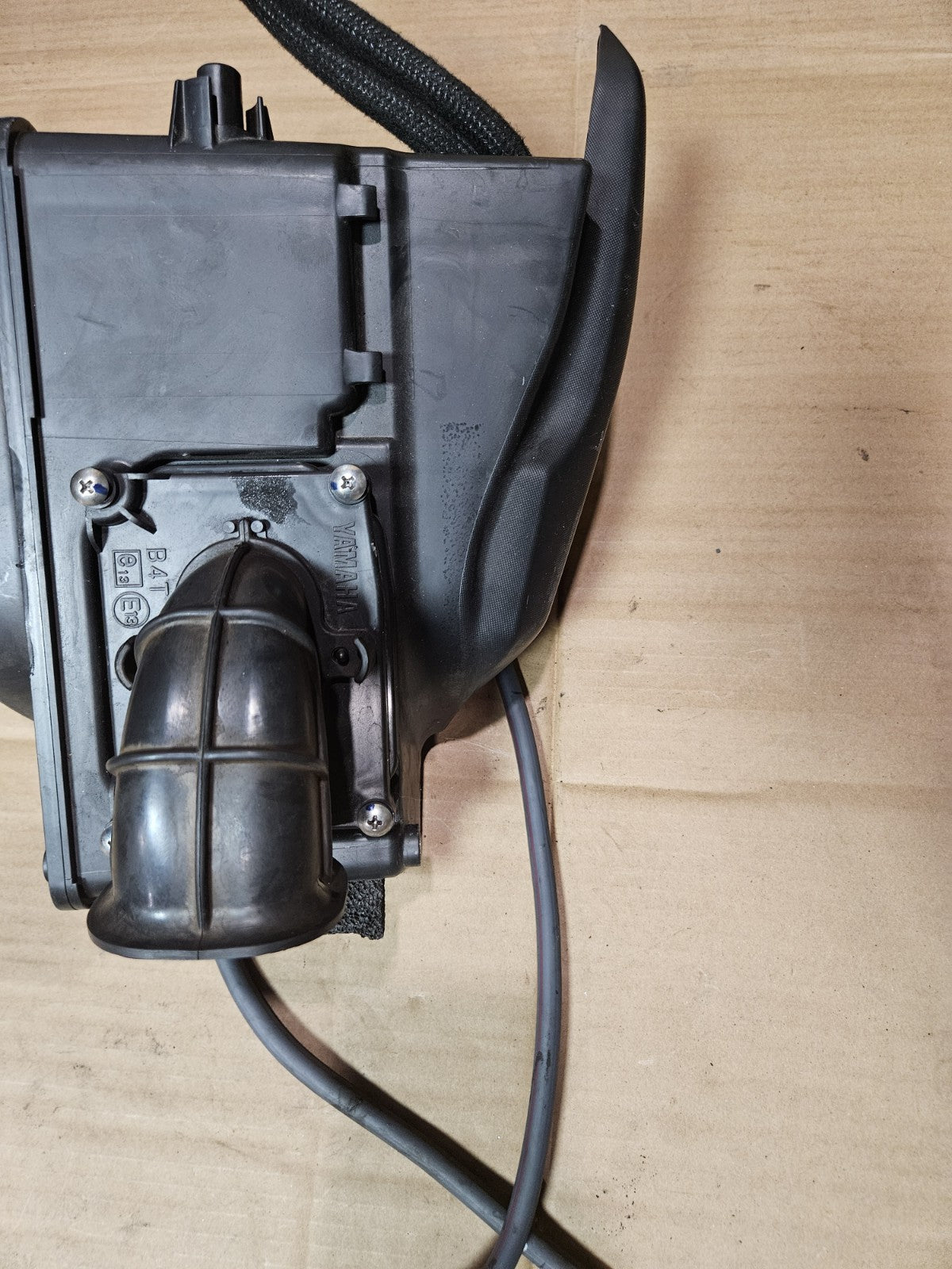 2022-2025 Yamaha YZF-R7 R7 OEM Airbox Air Cleaner Case Intake Box 1WS-14401-002