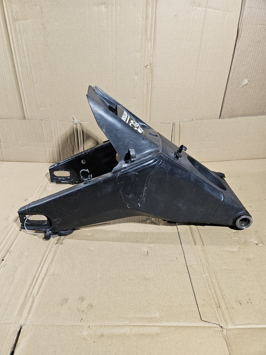 08-16 YAMAHA YZF R6 R6R YZFR6 REAR SWINGARM BACK SUSPENSION SWING ARM OEM0