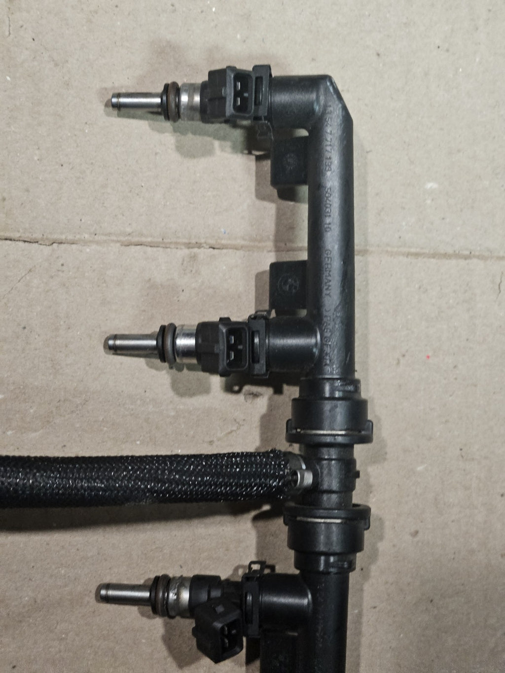 2013 10-14 BMW S1000RR Fuel Gas Petrol Injector Injection Nozzle Rail Pipe OEM