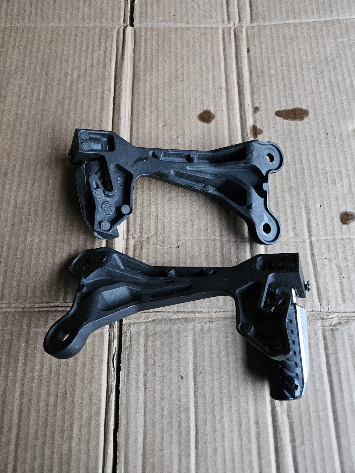 17-21 Kawasaki Ninja 650 Z650 OEM Passenger Foot Peg Bracket Pair 35063-1350-18R5