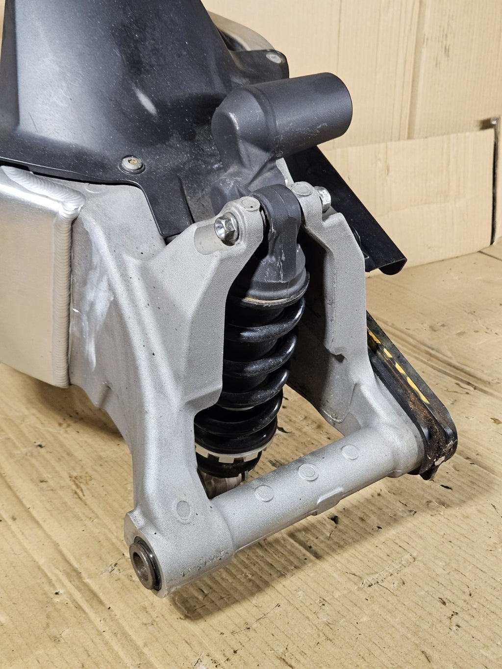 2013-2020 Honda CBR600RR Swing Arm OEM 52200MFJJ30 Genuine Swingarm READ12