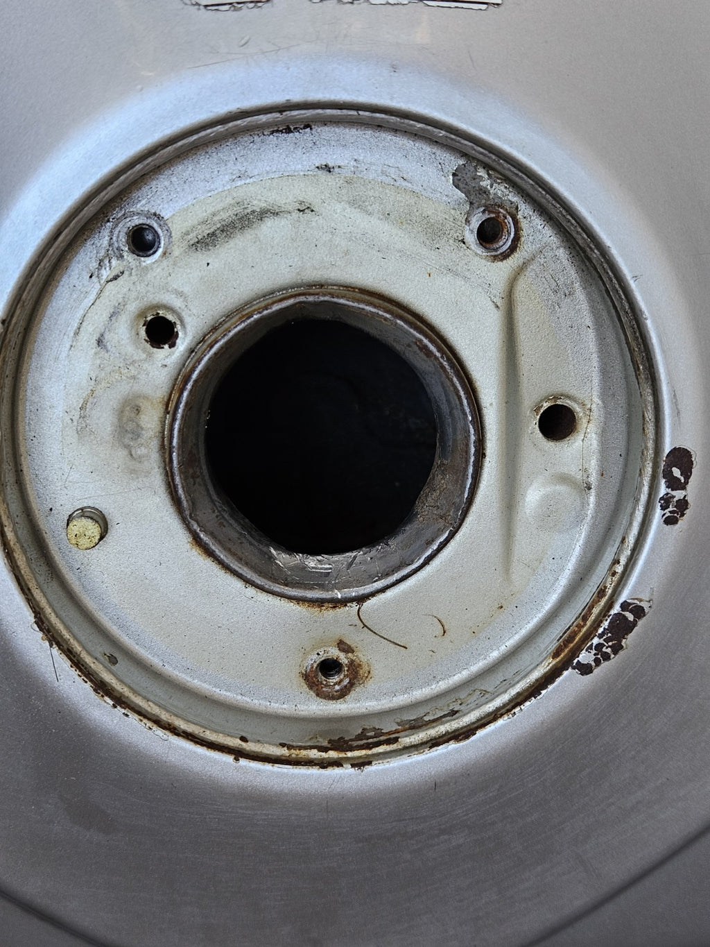 2006 2007 SUZUKI GSXR 600 GSXR600 Gas Tank Fuel Cell Petrol Reservoir READ2