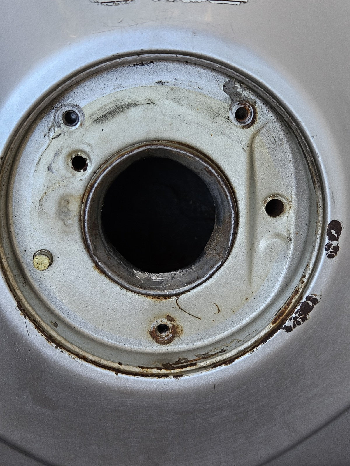 2006 2007 SUZUKI GSXR 600 GSXR600 Gas Tank Fuel Cell Petrol Reservoir READ2
