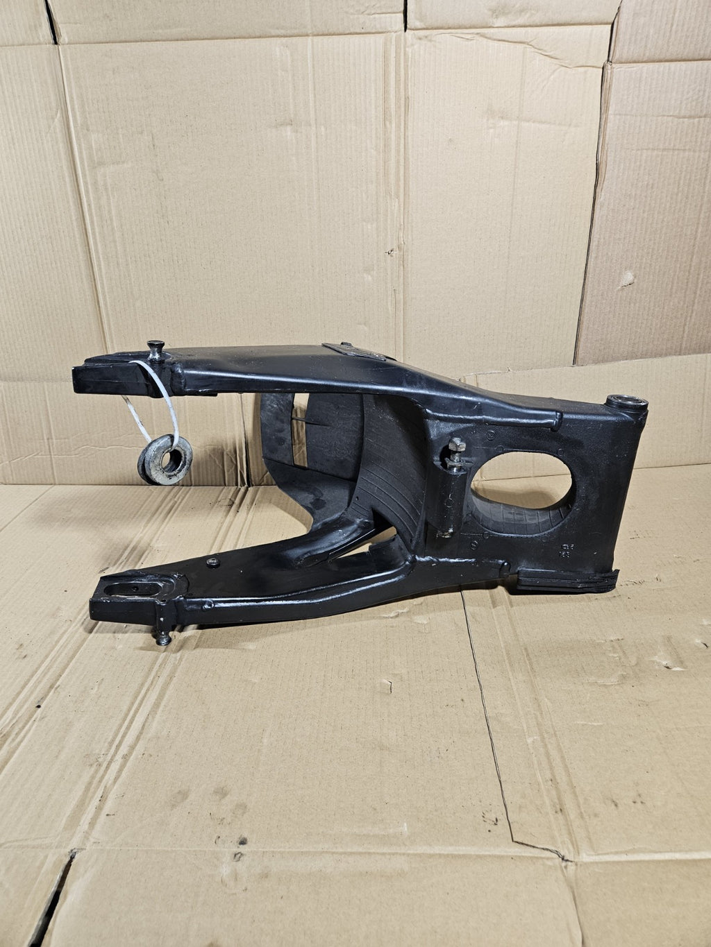 08-16 YAMAHA YZF R6 R6R YZFR6 REAR SWINGARM BACK SUSPENSION SWING ARM OEM18