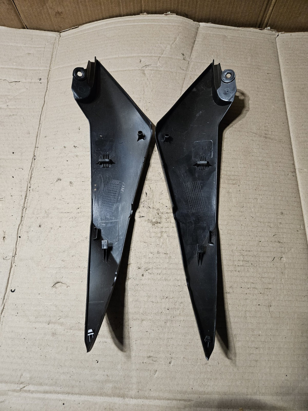 2008-2016 Yamaha YZF-R6 R6 OEM Fuel Tank Side Covers Panels Pair 13S-24106-00-001