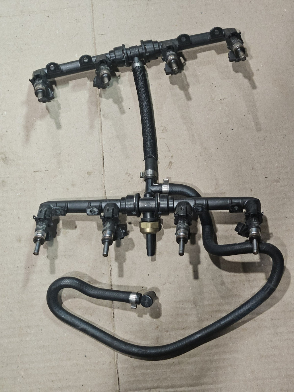 2013 10-14 BMW S1000RR Fuel Gas Petrol Injector Injection Nozzle Rail Pipe OEM