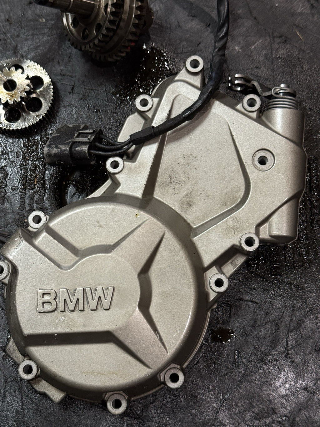 09-19 BMW S1000RR OEM Stator Magneto Alternator Cover Gears Left Engine Case12