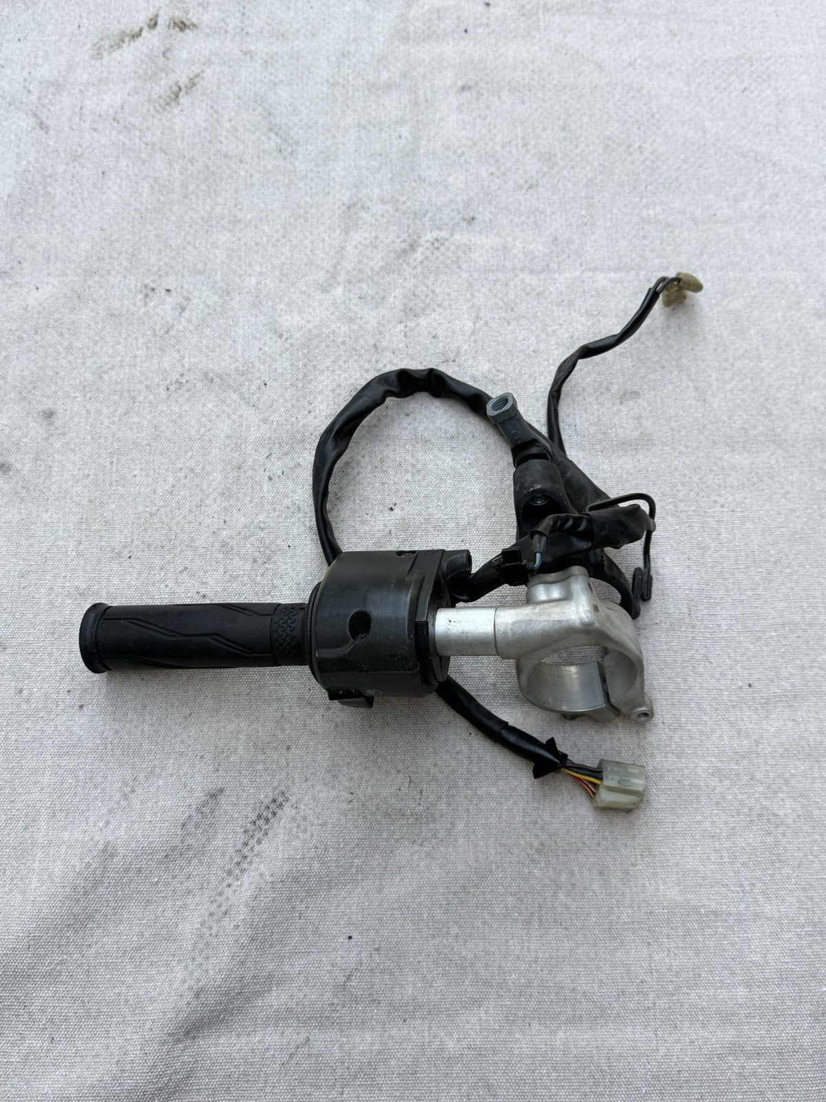 2007-2008 Yamaha YZF-R1 R1 OEM Left Clip-On Handle Bar Clutch Perch Lever 4C812
