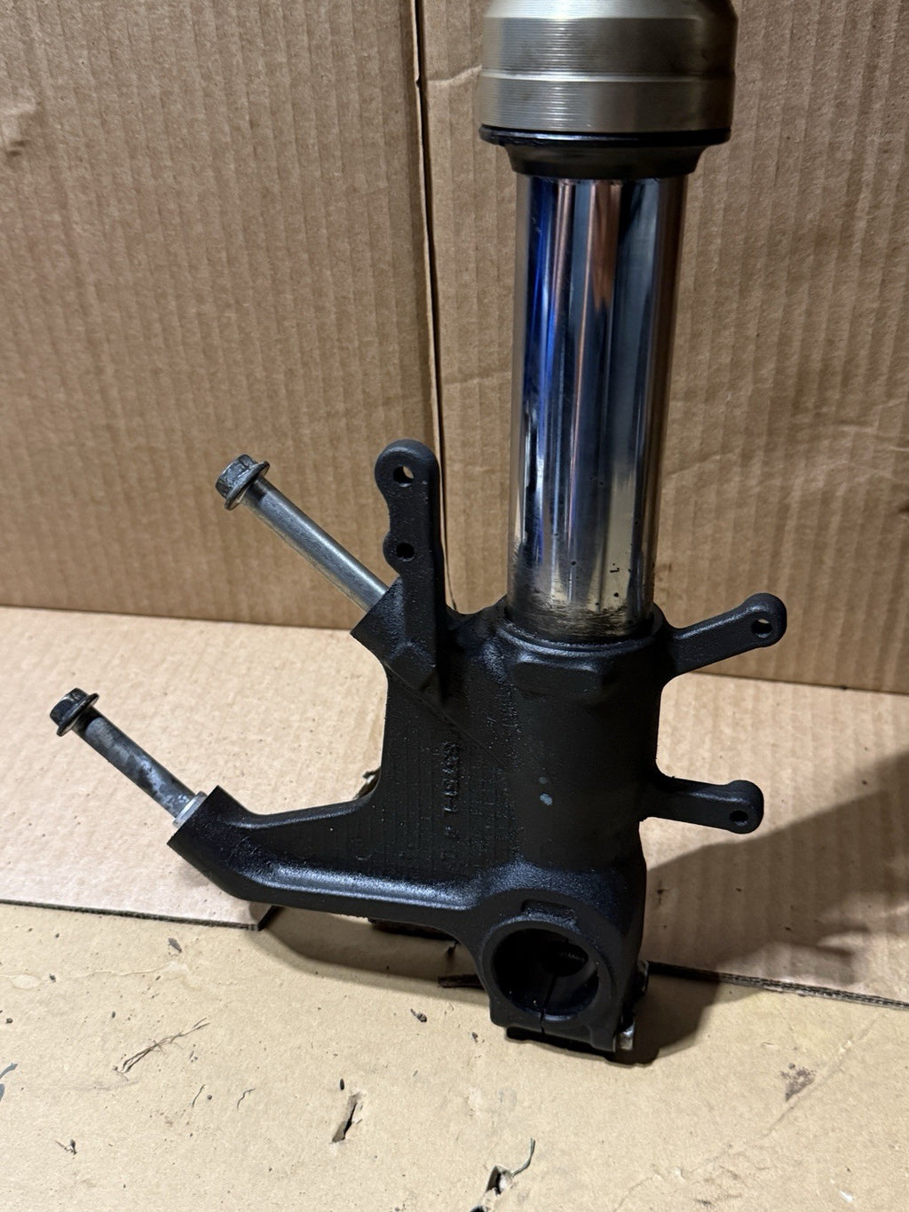 06-07 Suzuki GSXR600 GSX-R600 K6 K7 OEM Front Fork Lower Triple Tree 51103-01H008
