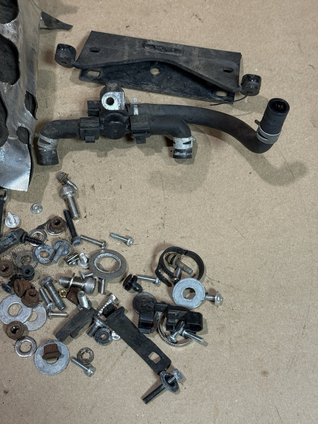 08-16 Yamaha YZF-R6 R6 OEM Engine Frame Hardware Bolts Nuts Screws Fastener Kit1