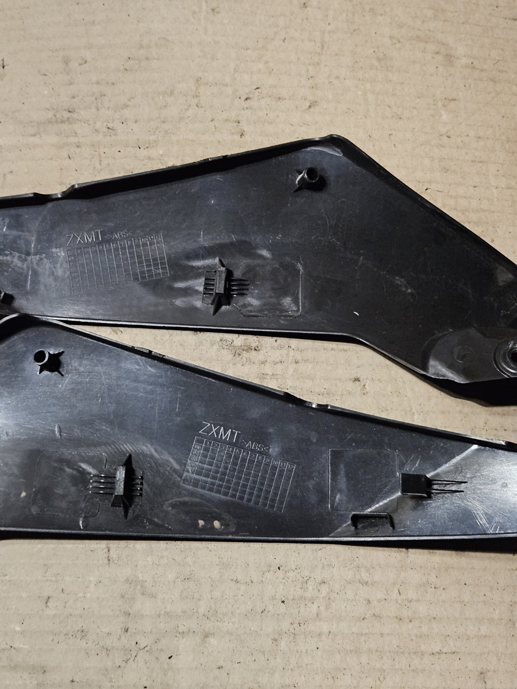 2008-2016 Yamaha YZF-R6 R6 OEM Fuel Tank Side Covers Panels Pair 13S-24106-00-005