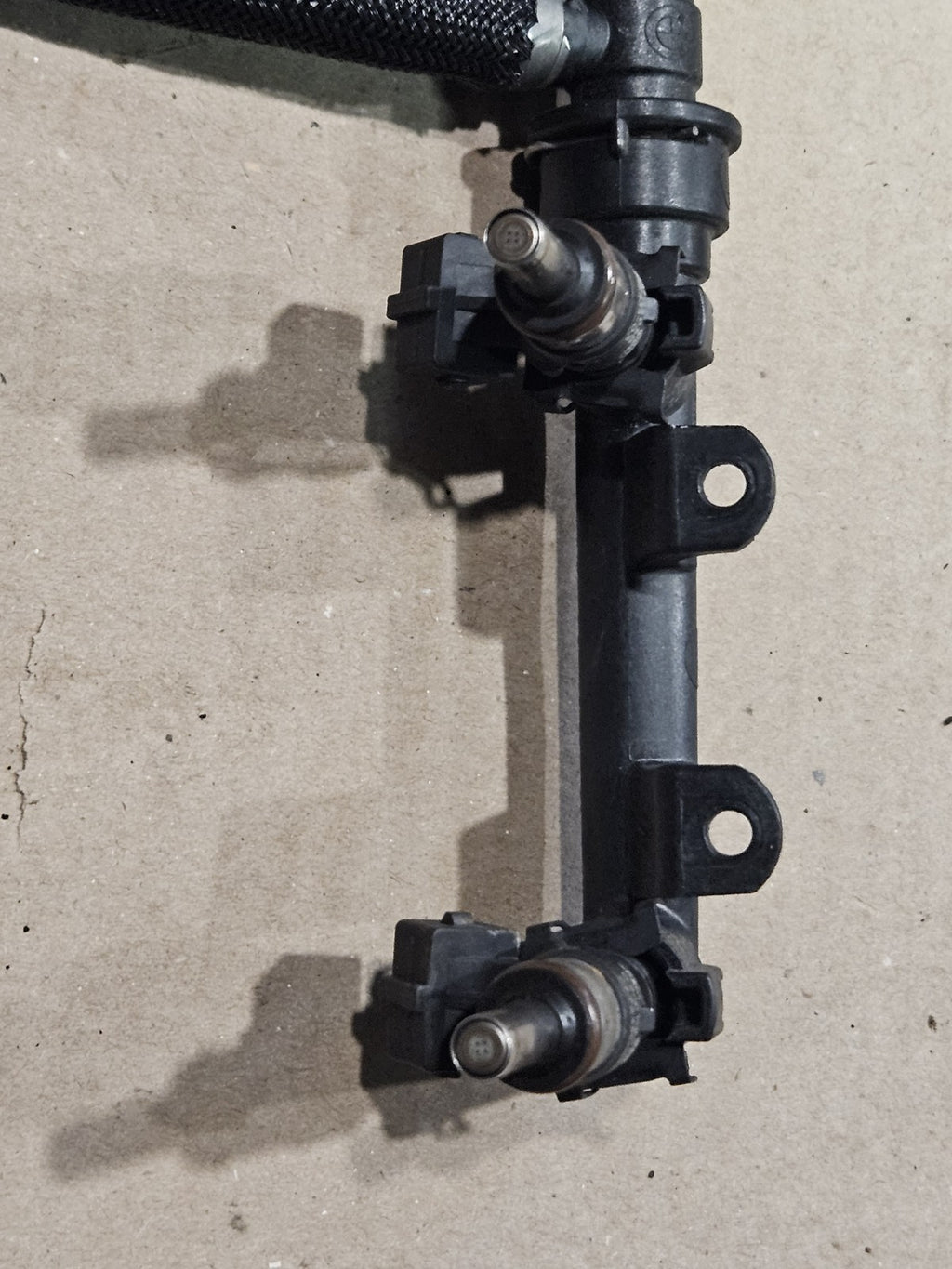 2013 10-14 BMW S1000RR Fuel Gas Petrol Injector Injection Nozzle Rail Pipe OEM