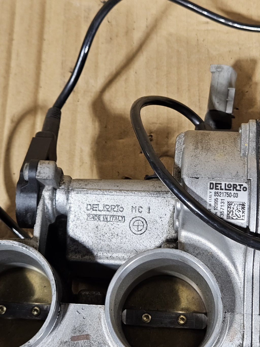 2009-2014 BMW S1000RR OEM Throttle Bodies Primary Secondary Injectors READ2