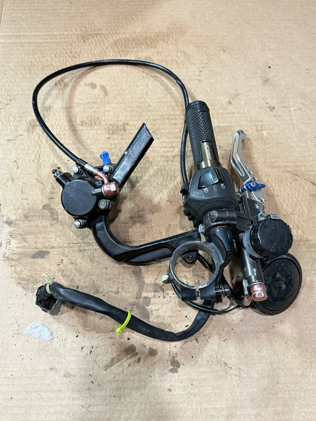 06-07 Honda CBR1000RR Clutch Master Cylinder Lever Line Clip On OEM Front