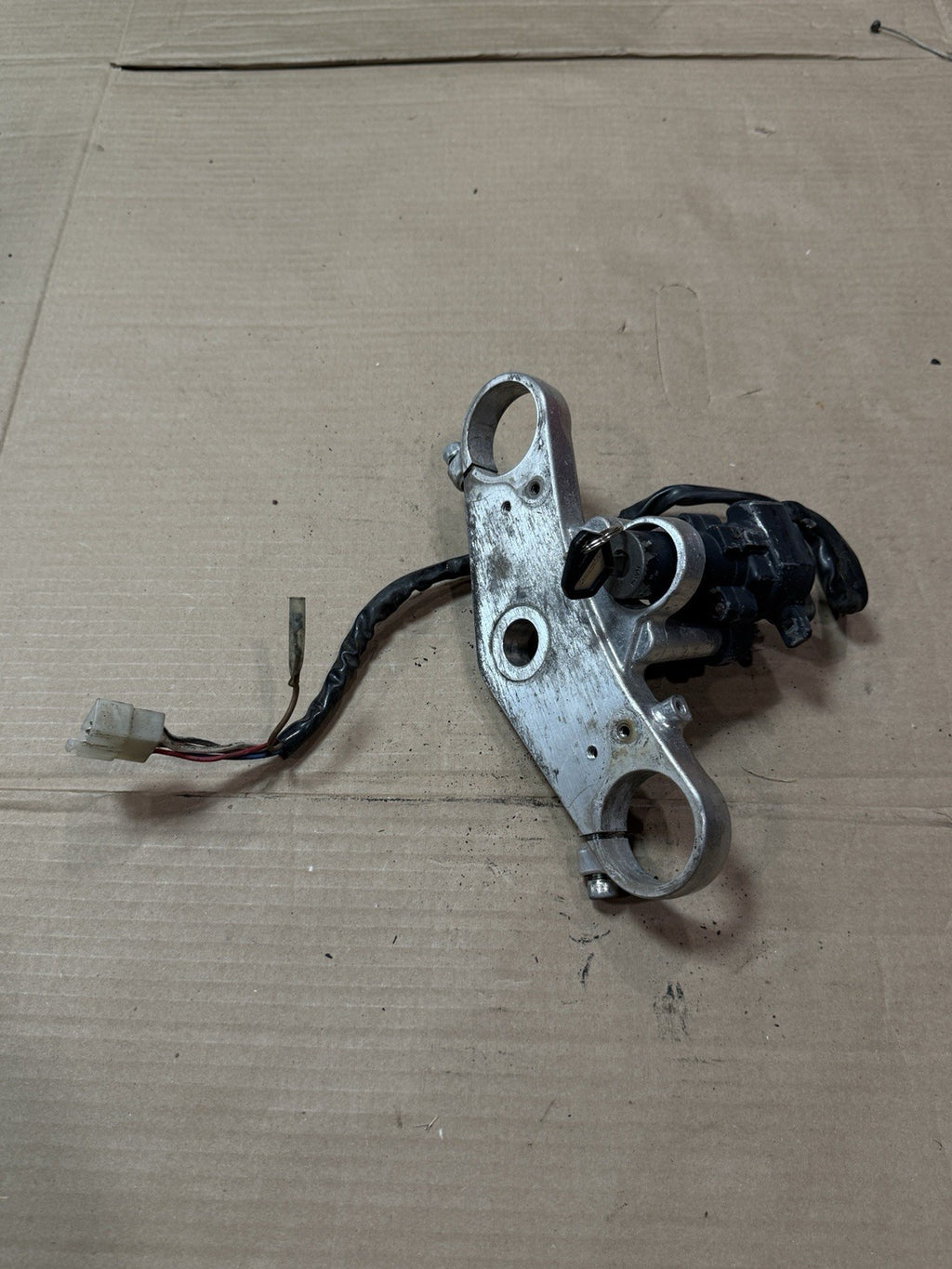 1998 1999 Kawasaki Ninja ZX6R ZX600G OEM Upper Triple Tree Ignition Switch Key1